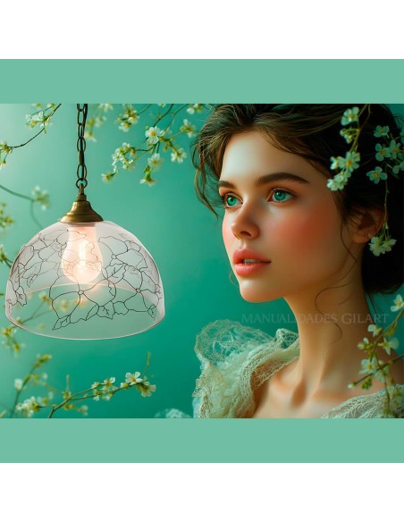 Decoración de interiores con pantalla Tiffany de metacrilato de 20 cm en ambiente cálido y floral.