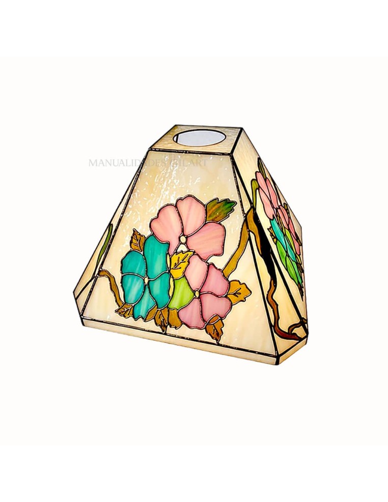 Pantalla Tiffany octogonal 25 cm pintada a mano con flores pensamientos en tonos pastel.