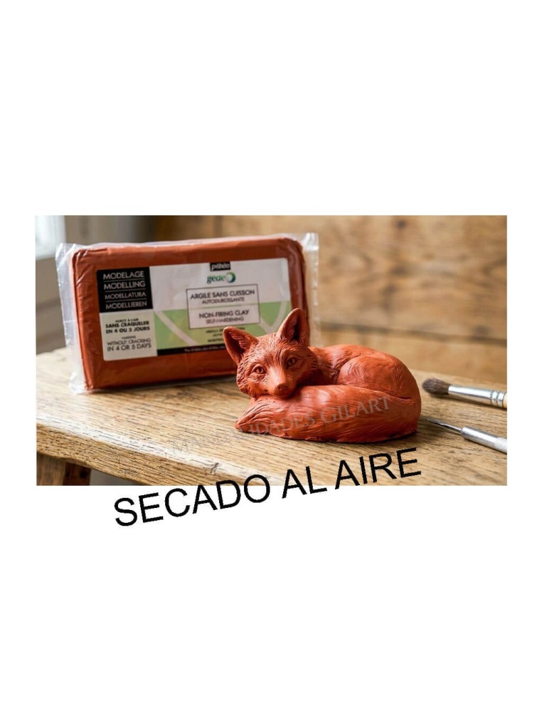 Figura de zorro modelada con arcilla roja autoendurecible de secado al aire en 4-5 días.
