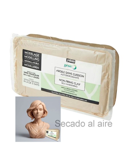 Busto artístico esculpido con arcilla blanca autoendurecible Pébéo de acabado profesional.