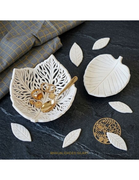 Bandejas decorativas blancas con texturas de hojas creadas con arcilla sin cocción Gédéo.