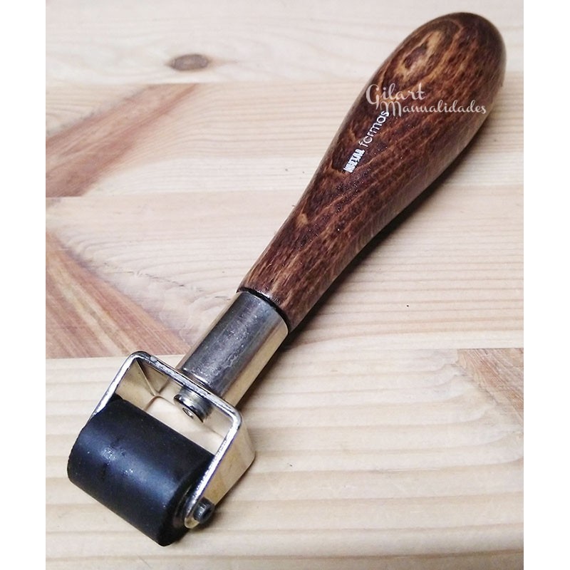 Rodillo de goma para repujado mango madera