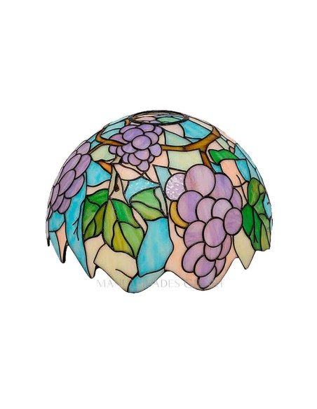 Detalle del diseño de uvas impreso en metacrilato de 25 cm con borde recortado.