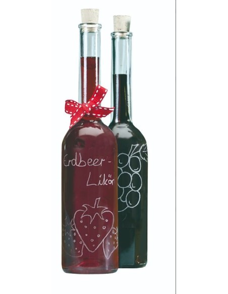 Botellas de licor personalizadas con fresa y uvas, grabadas con precisión.