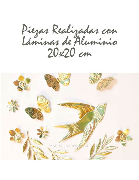 Figuras recortadas de aves y mariposas con texturas creadas sobre metal maleable bicolor.