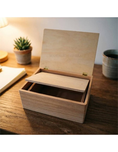 Set de dos cajas de madera con tapa abiertas para almacenamiento y ordenación.