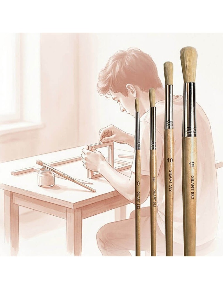 Kit 4 pinceles redondos Gilart 582 cerda natural mango largo con artista trabajando en marco