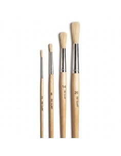 Kit 4 pinceles redondos Gilart 582 cerda natural mango largo sobre fondo blanco para óleo y acrílico