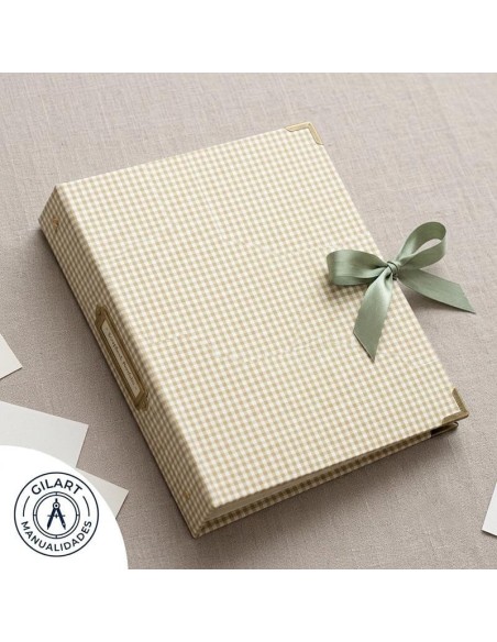 Carpeta portafolio de scrapbook en cartonaje forrada con papel vichy beige For You