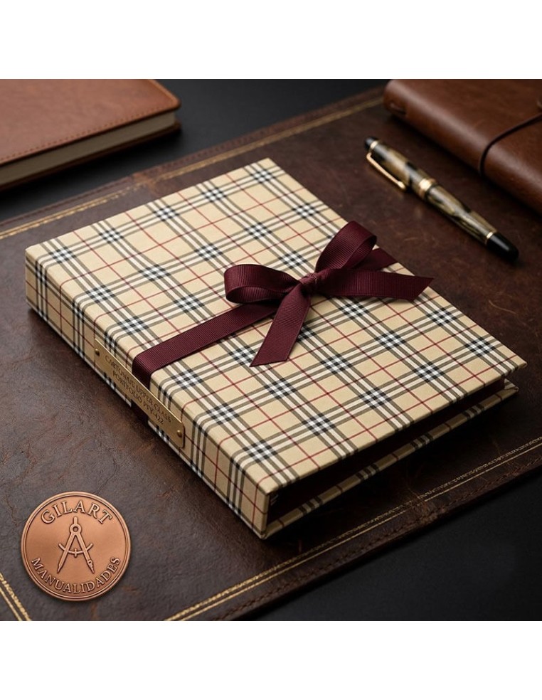 Carpeta con cinta de cartonaje forrada con papel Upper Class For You