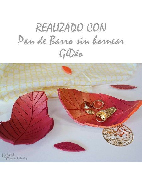Pieza terminada en forma de hoja de árbol, ideal para guardar pequeños objetos. Pieza terminada en forma de hoja de árbol, ideal para guardar pequeños objetos.