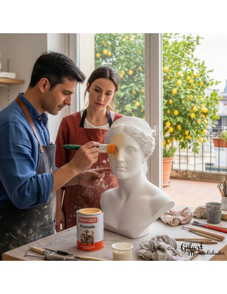 Preparación de un busto de yeso con Tapaporos Promade para manualidades y bellas artes. Preparación de un busto de yeso con Tapaporos Promade para manualidades y bellas artes.