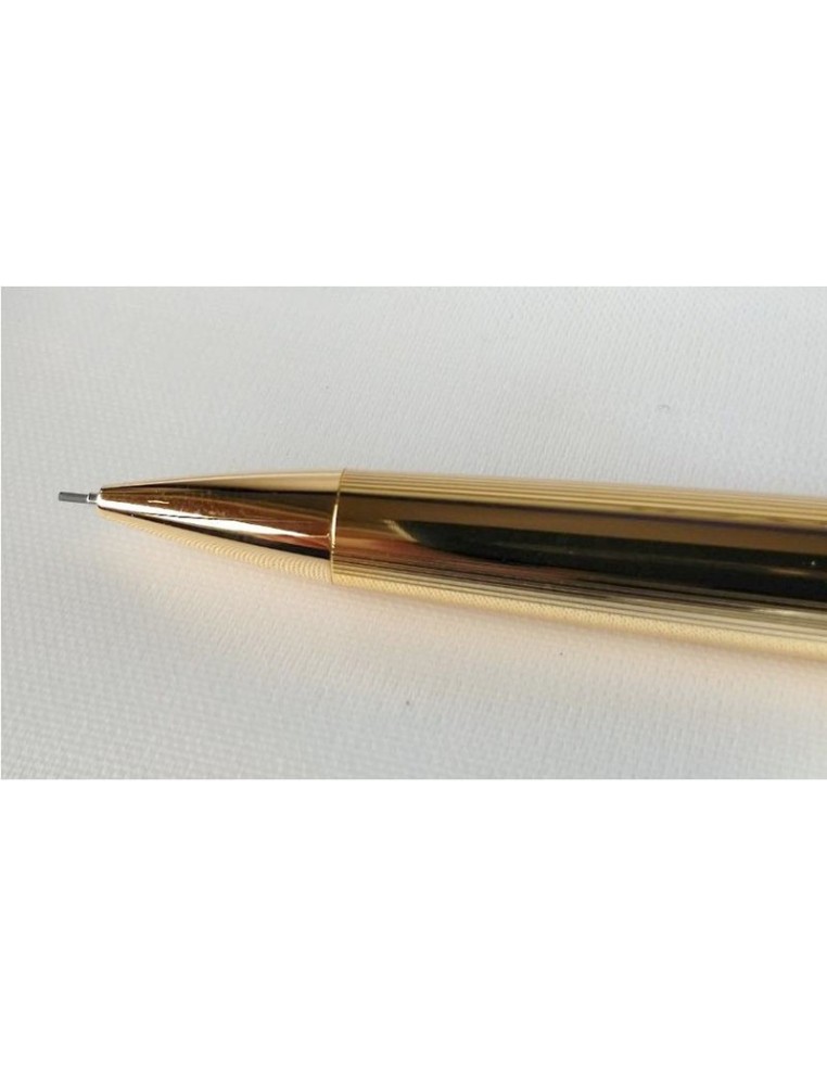 Punta precisa de 0.5 mm del portaminas Waterman Hemisphere para escritura detallada.