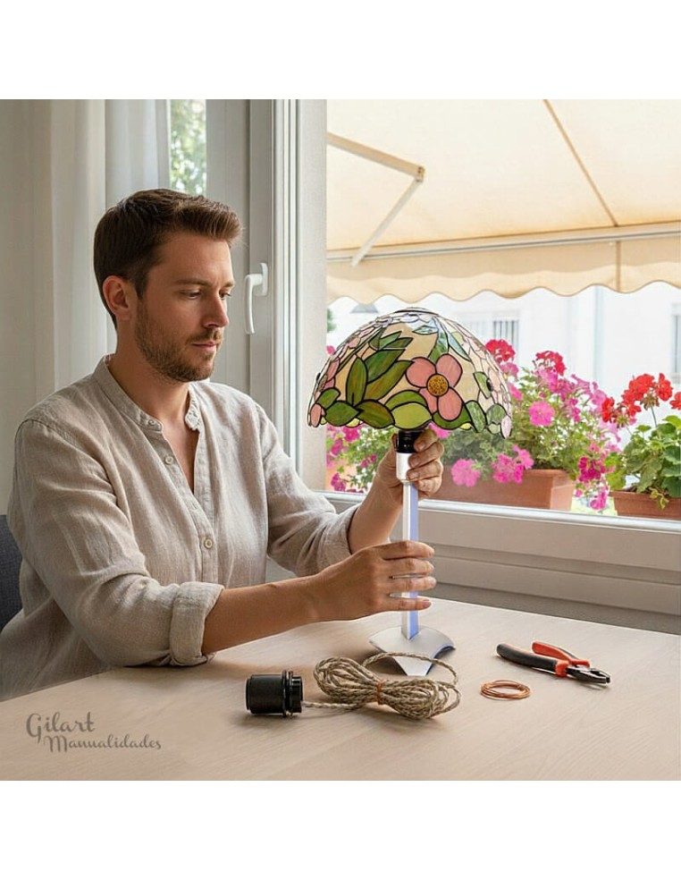 Monta tu Pie de lámpara triángulo zamak gris plata 27 cm Gilart. ¡Personaliza tu hogar!