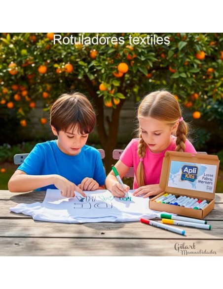 Niños creando sus propias obras de arte y manualidades con rotuladores textiles Apli Kids sobre camisetas.