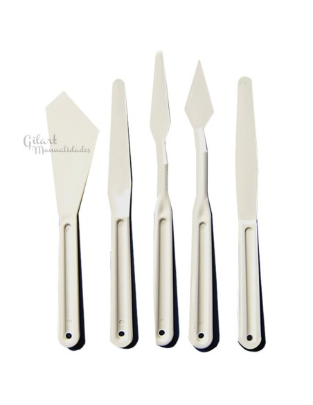 Consigue efectos de relieve y volumen impresionantes con este set de 5 espátulas flexibles.