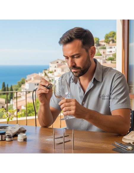 Graba tus diseños en cristal con la punta de diamante y crea regalos únicos.