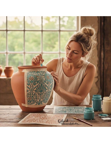 Añade detalles artísticos a tus piezas de cerámica y objetos decorativos con stencils de tamaño manejable.