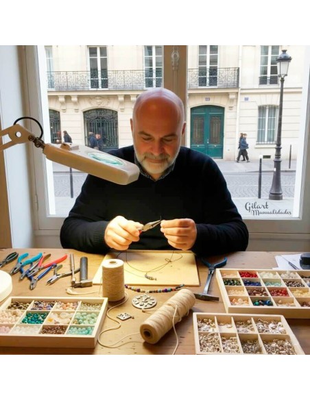 Maestría en cada detalle: nuestro hilo de alpaca en manos de artesanos profesionales.