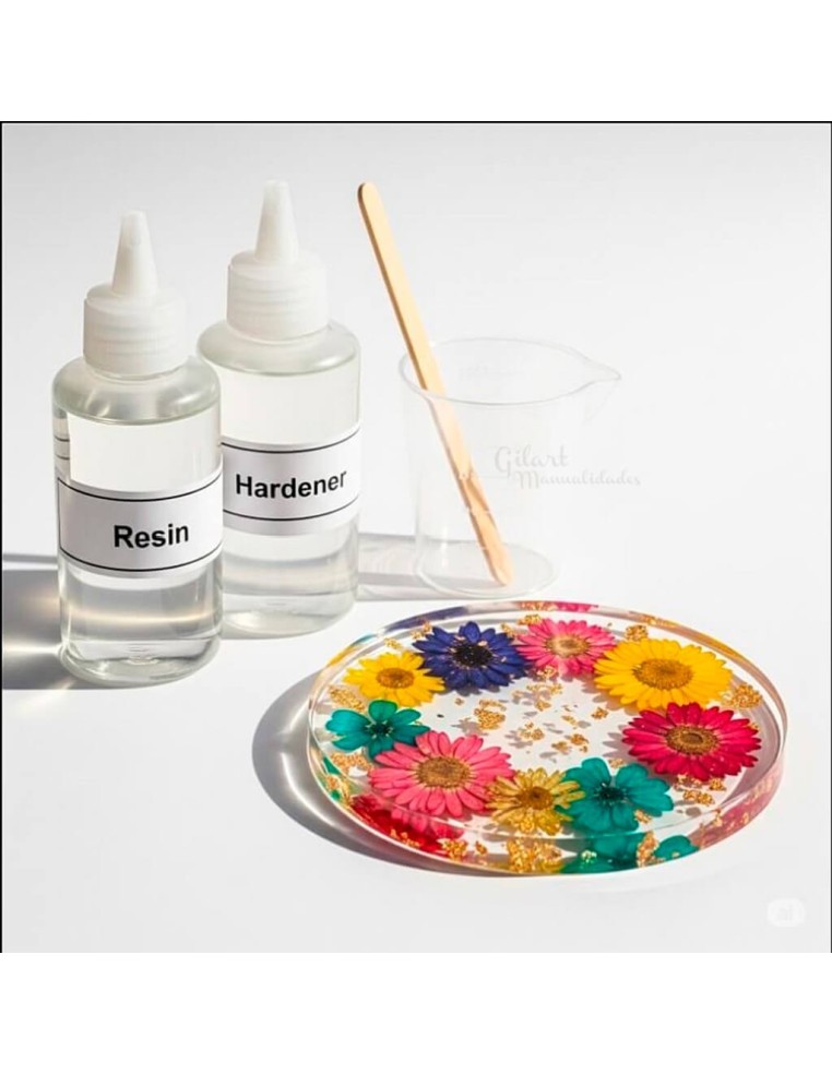 Ejemplo de creación con resina epoxi Pebeo e inclusiones de flores secas y pan de oro.