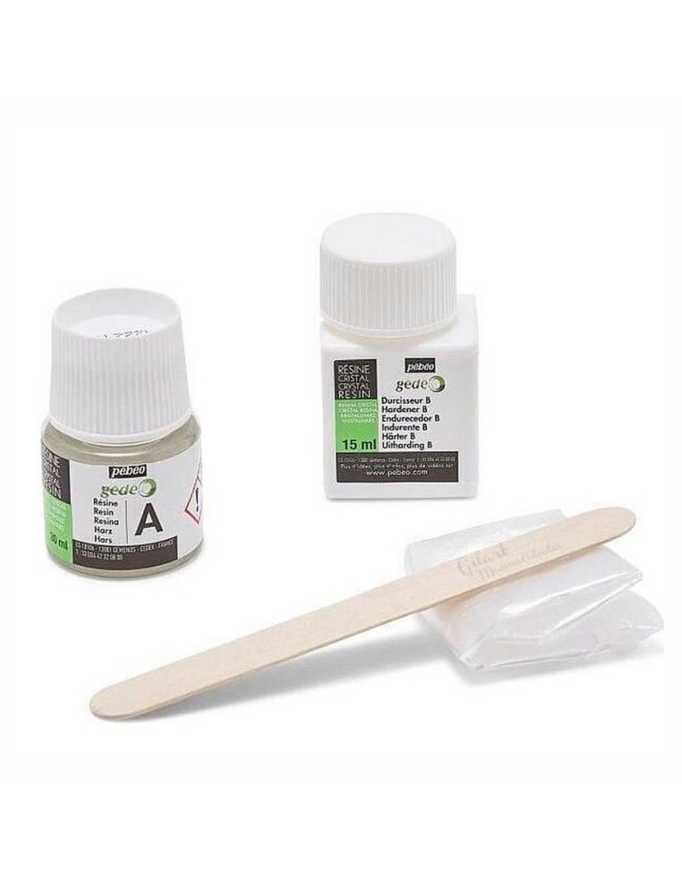Componentes del kit pequeño de resina Pebeo: botes de 30 ml y 15 ml con espátula de mezcla.