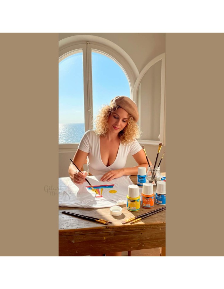 Aplicación de pintura para tela Setacolor Opaco blanco 10 de Pébéo usando pinceles Teijín sobre textil de Gilart.