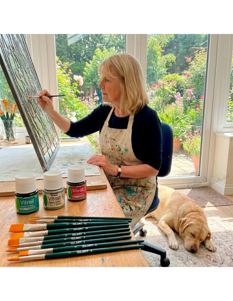 Pintura Vitrail de Pebeo para vidrieras: Demostración de uso con pinceles de la marca Gilart en taller de manualidades.