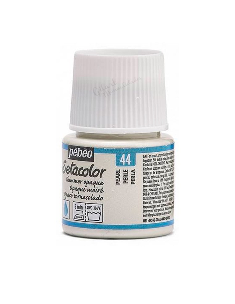 Fórmula de alta cobertura y fijación para un acabado profesional en color perla.