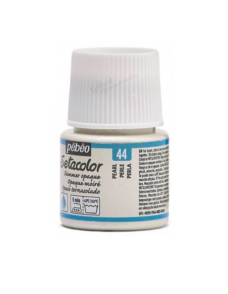 Fórmula de alta cobertura y fijación para un acabado profesional en color perla.