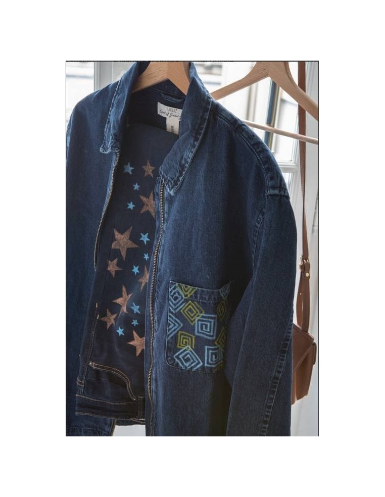 Personaliza tu ropa con detalles metálicos y crea diseños únicos con el efecto cobre moire.