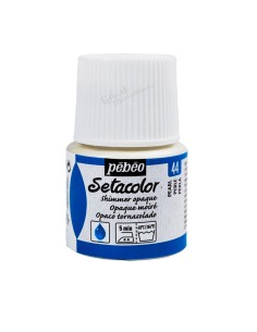 Dale un toque de luz pura a tus prendas con el brillo tornasolado perla.